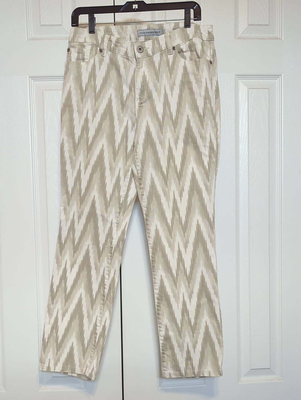 Chico's White and Olive Chevron Platinum Jeans Size 1